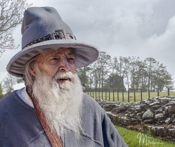 5DM32574 2 Country Road With Gandalf 960x809 640x480