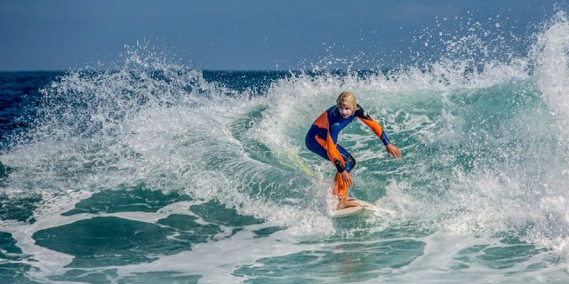 5DM37888 Carving The Wave 960x480 640x480