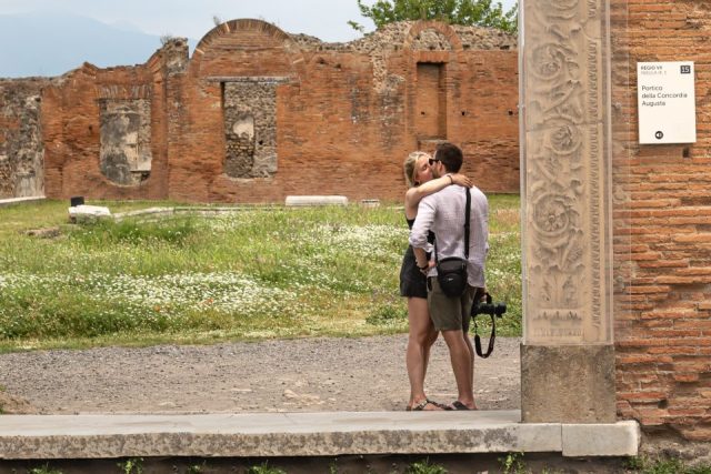 5DM45061 Last Moments In Pompeii 960x640 640x480