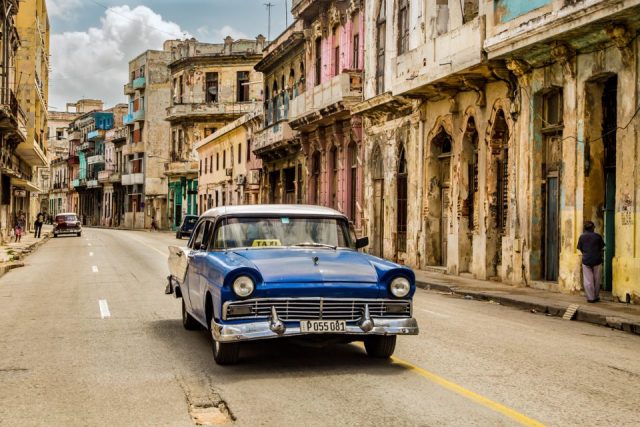 DM39900 2 Blue Taxi In Havana 960x640 640x480